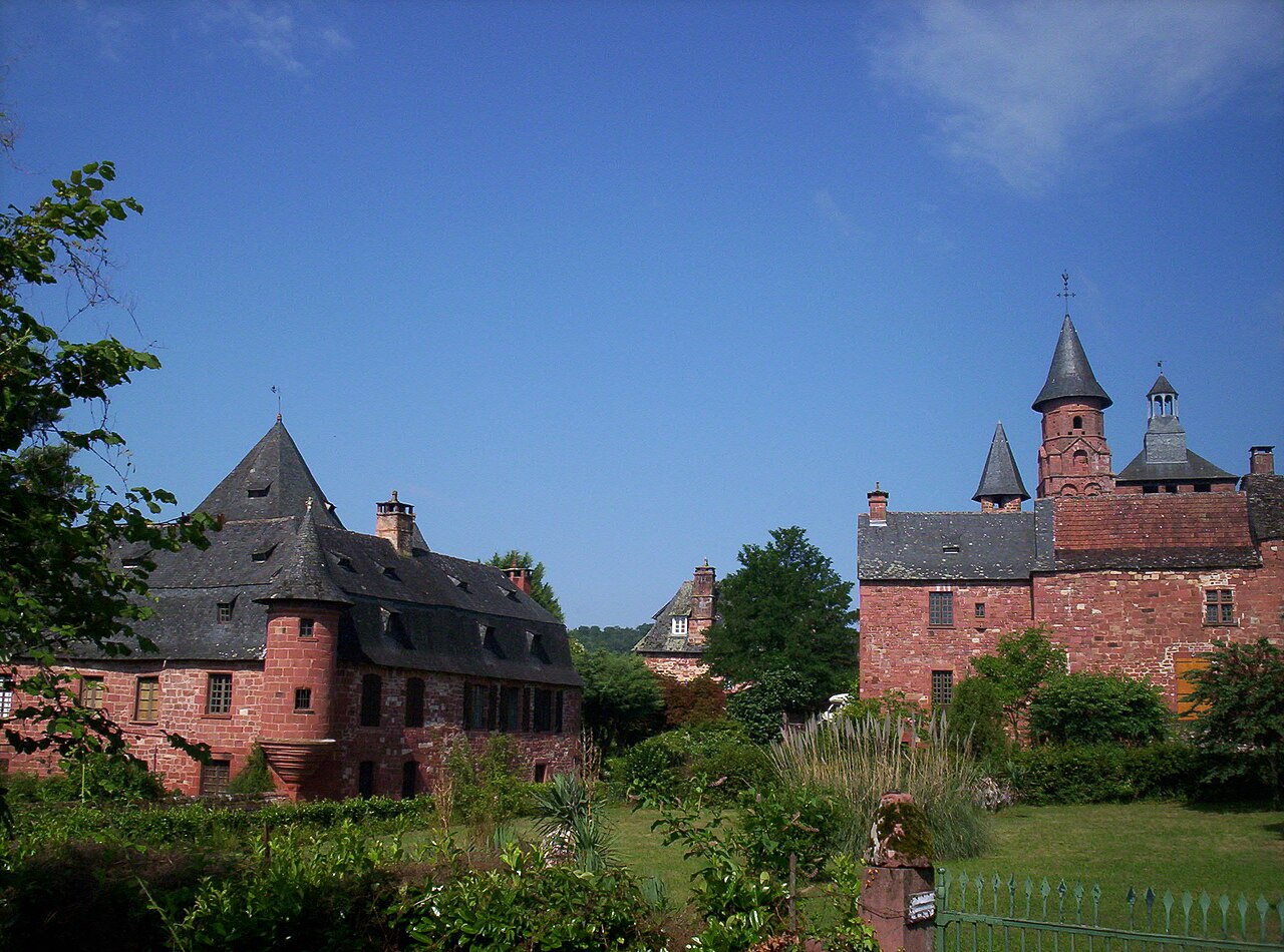 Collonges-la-Rouge : habitat en grès rouge