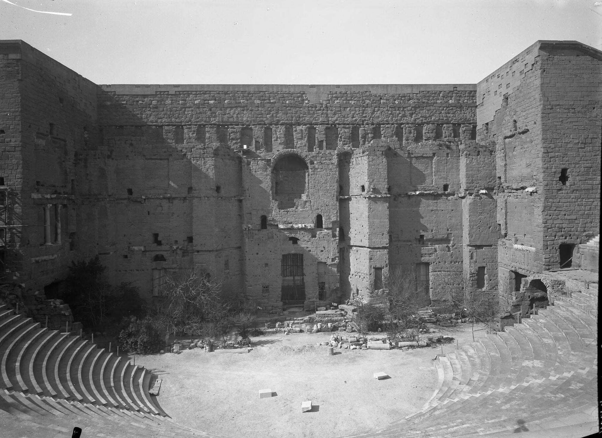 Théâtre antique d’Orange, photographié entre 1890 et 1914
