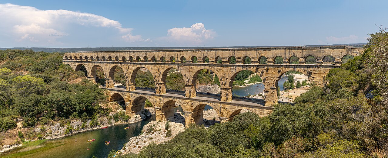 Pont du Gard, aqueduc romain en pierre